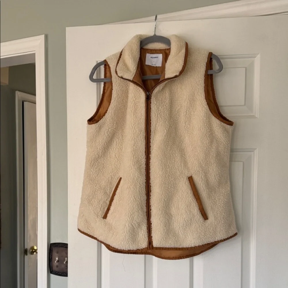 Old Navy Cream and Tan Fleece Vest